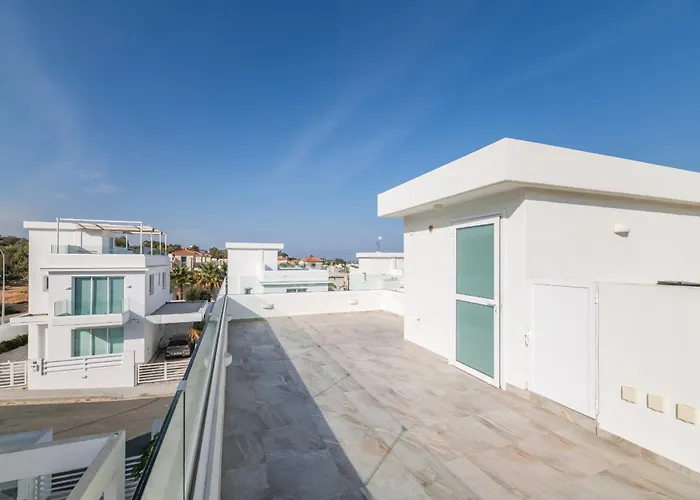 Bay #17 Vila Protaras