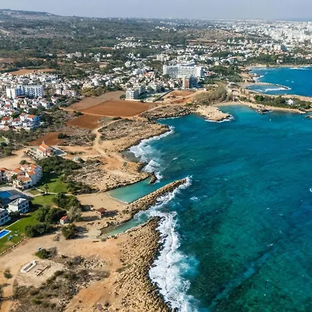 Bay #17 Villa Protaras